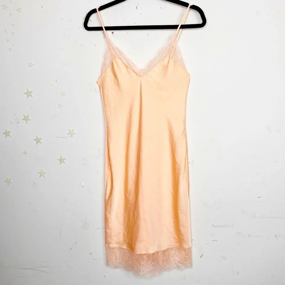 𝅺Victoria’s Secret peach chemises slip dress